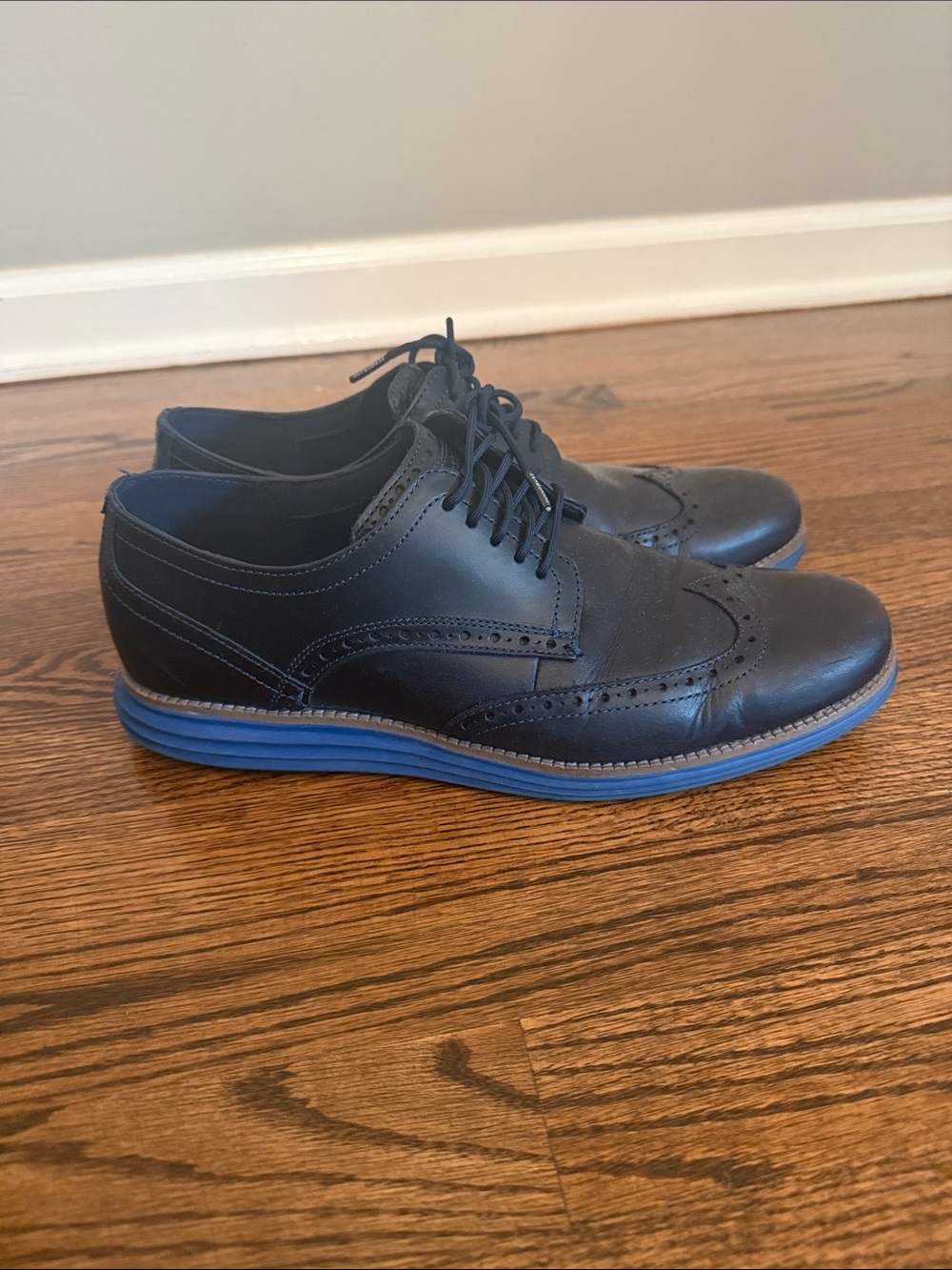 Men's Cole Haan Black Oxfords with Blue Sole size 11